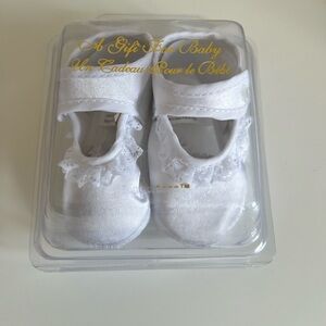 Elegant White Baby Shoes with Lace Detail